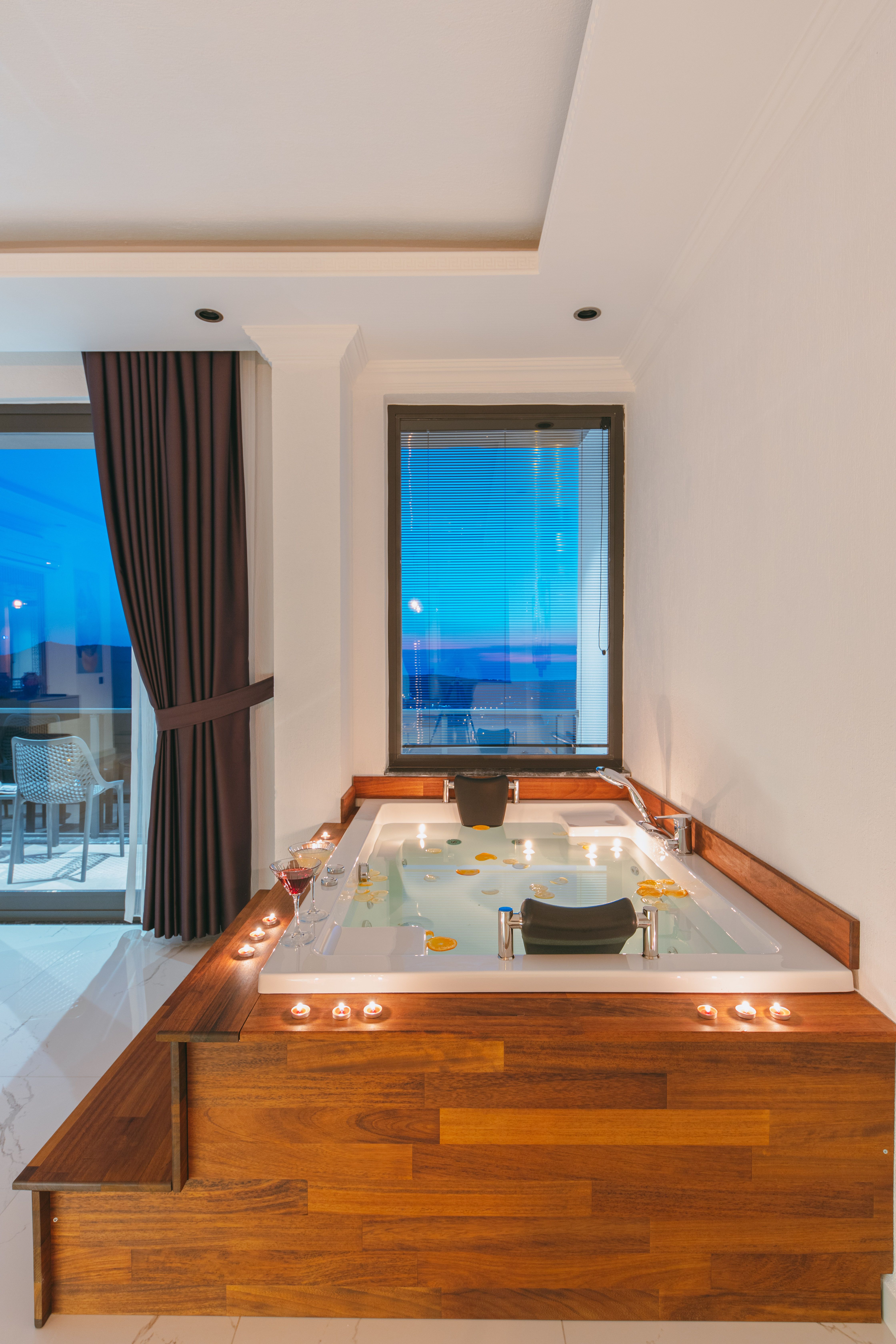 Sama-Sama Hotel — Staying Right at the Airport