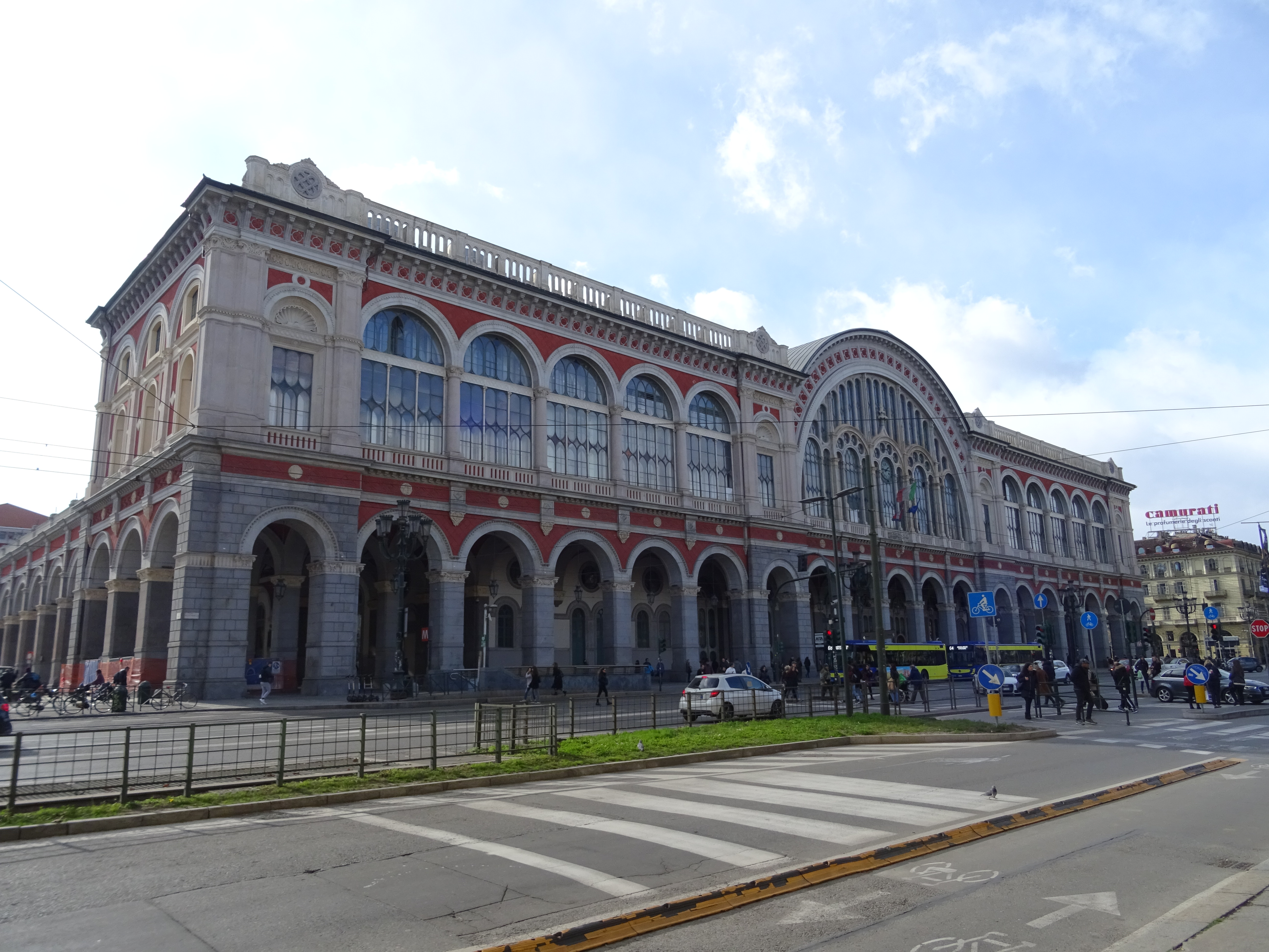 Porta Nuova — the practical, station-side base