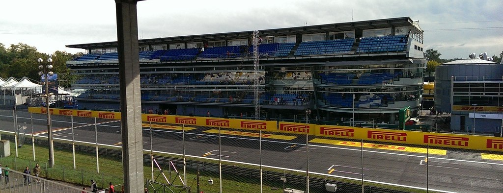 Grandstand 1 — Centrale